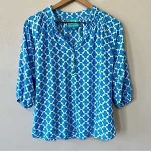 Eacapada Blue and White Quatrefoil Pattern Blouse - Size: XS